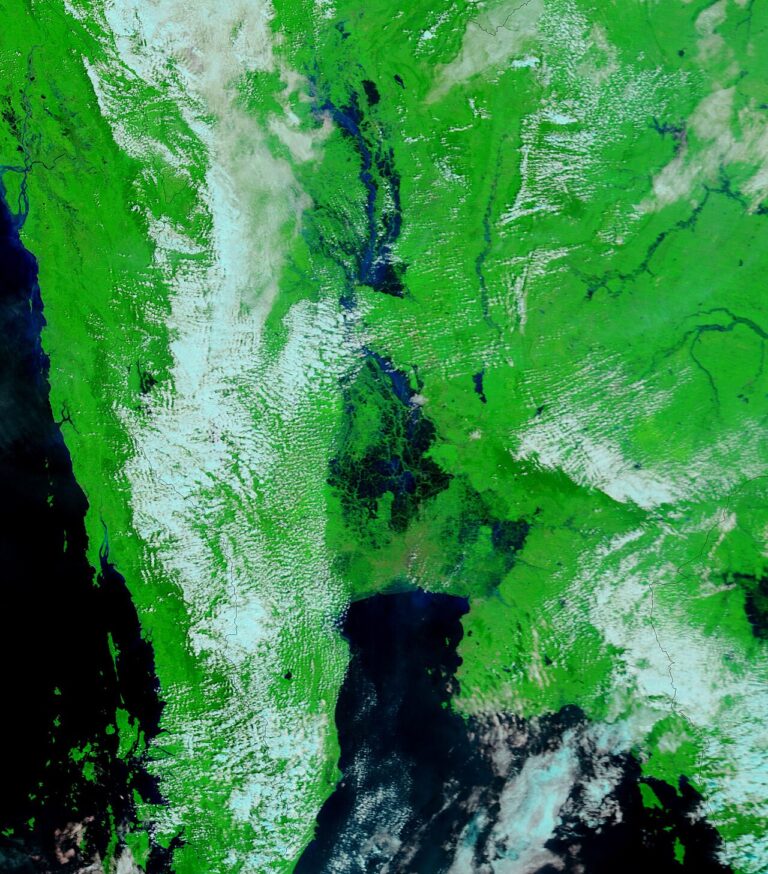 2011 Thailand floods-MODIS 2011-10-19.jpg