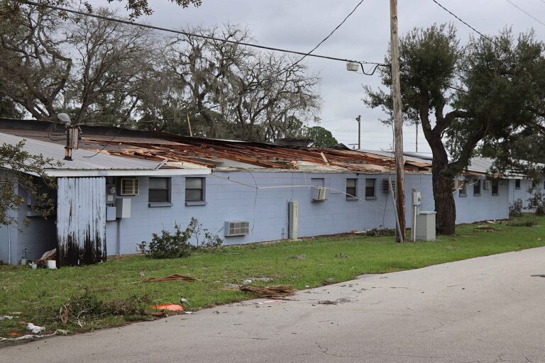 EF0 damage in Avon Park, Florida.jpg